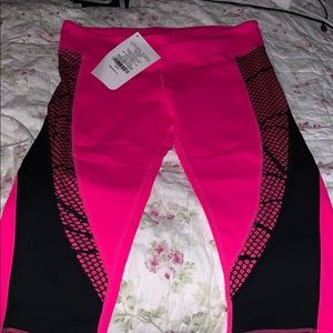 NWT pink fabletics capris size m